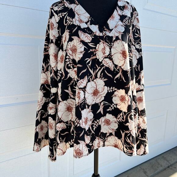 PEACH LOVE women’s blouse size M, with bell sleeves, black floral - Picture 3 of 11